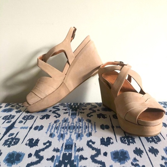 NWOT Gentle Souls suede platform sandals - Picture 2 of 10